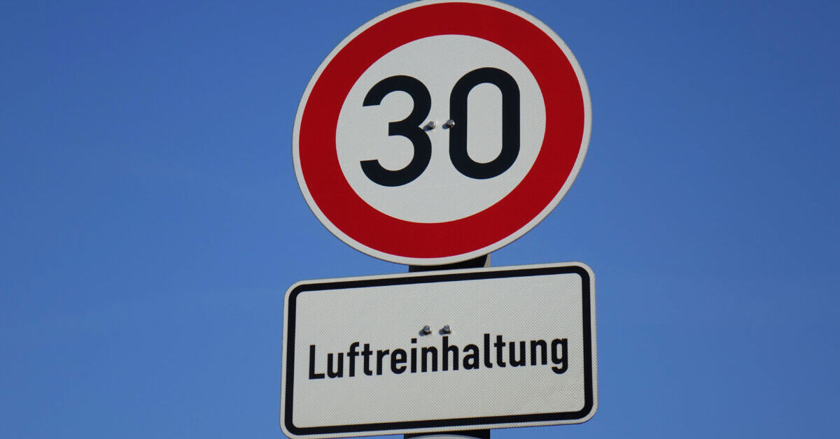 Klage-Neue-Tempo-30-Limits-nur-f-r-Verbrenner-Fahrer-g-ltig