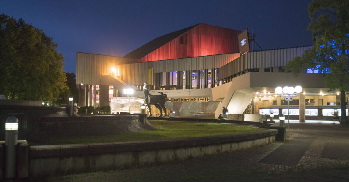 Schlie-ung-Karlsruher-Staatstheater-von-Sparma-nahmen-bedroht