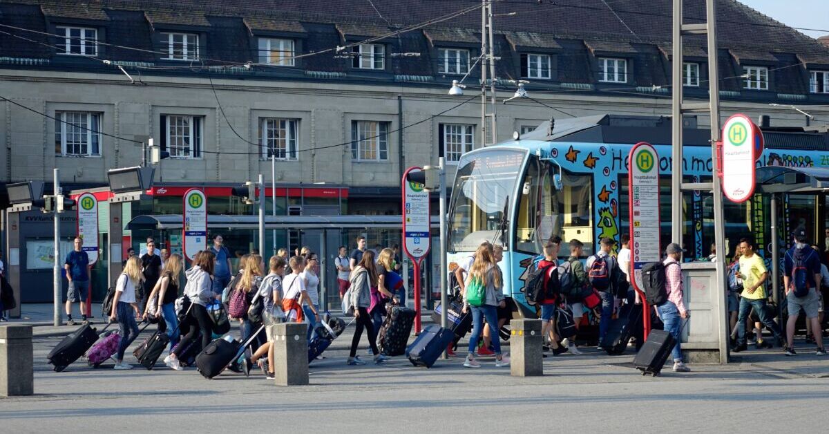 Bau-Pendler-fahren-fast-1-Stunde-l-nger-mit-der-Karlsruher-S-Bahn
