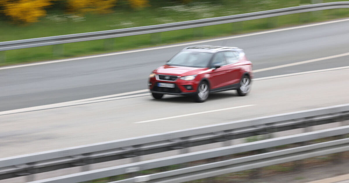 e-auto-fahrer-sollen-schneller-fahren-batterie-lebt-dann-l-nger
