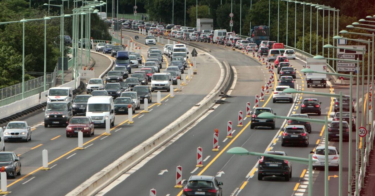 Fahrtrichtung-Karlsruhe-Autobahn-wird-komplett-gesperrt-Chaos