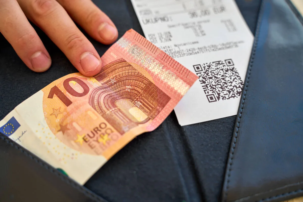 verbraucherzentrale-warnt-h-ndler-nehmen-weniger-bargeld