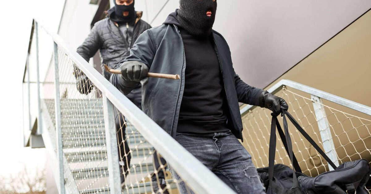 Einbrecher-fl-chtet-aus-Karlsruher-Wohnung-Sohn-berw-ltigt-ihn