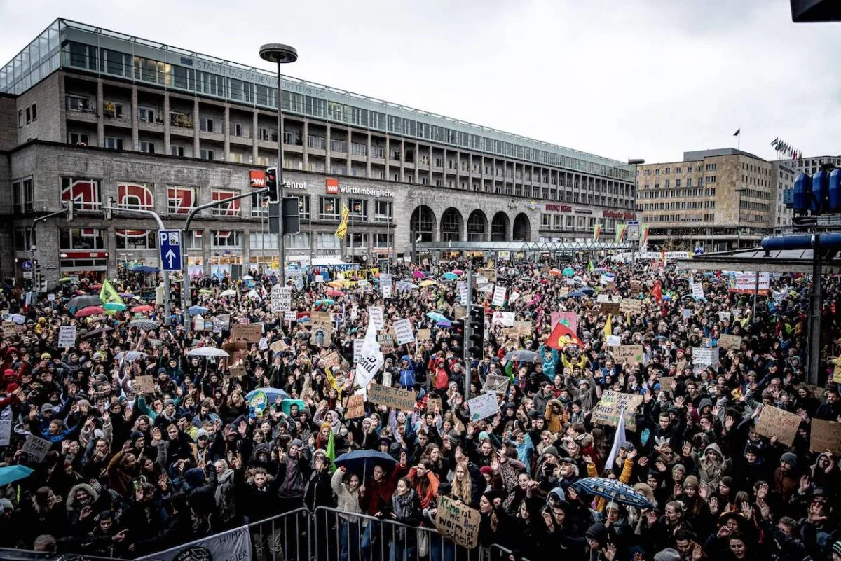 Gro-demo-B-rger-wehren-sich-gegen-Karlsruher-Sparkonzept