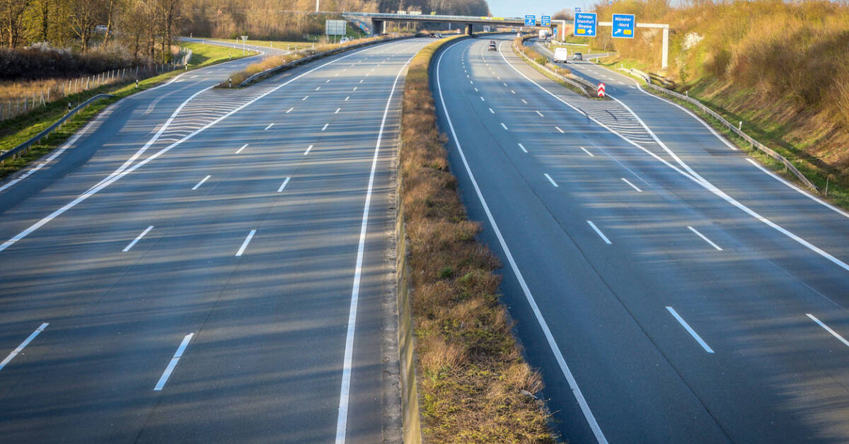 Beide-Richtungen-Wichtige-Autobahn-in-Deutschland-voll-gesperrt
