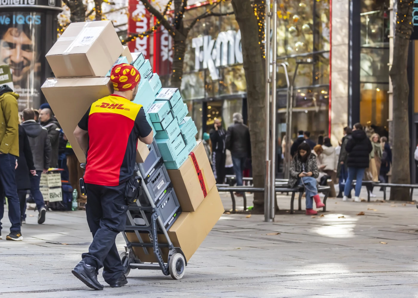Viel-zu-viel-Deutsche-Post-zu-Weihnachten-am-Limit