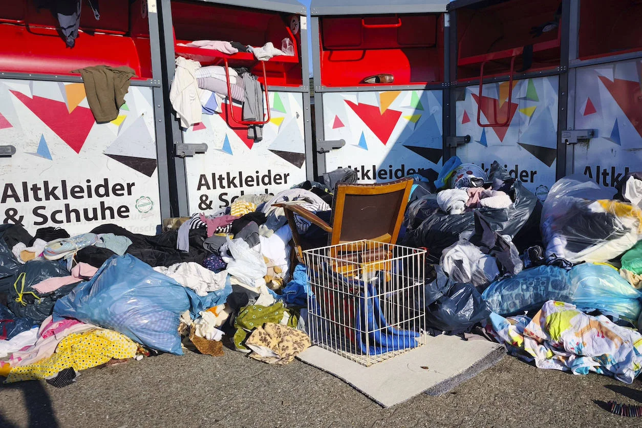 Viel-zu-viel-M-ll-Altkleider-Container-verschwinden-aus-Karlsruhe