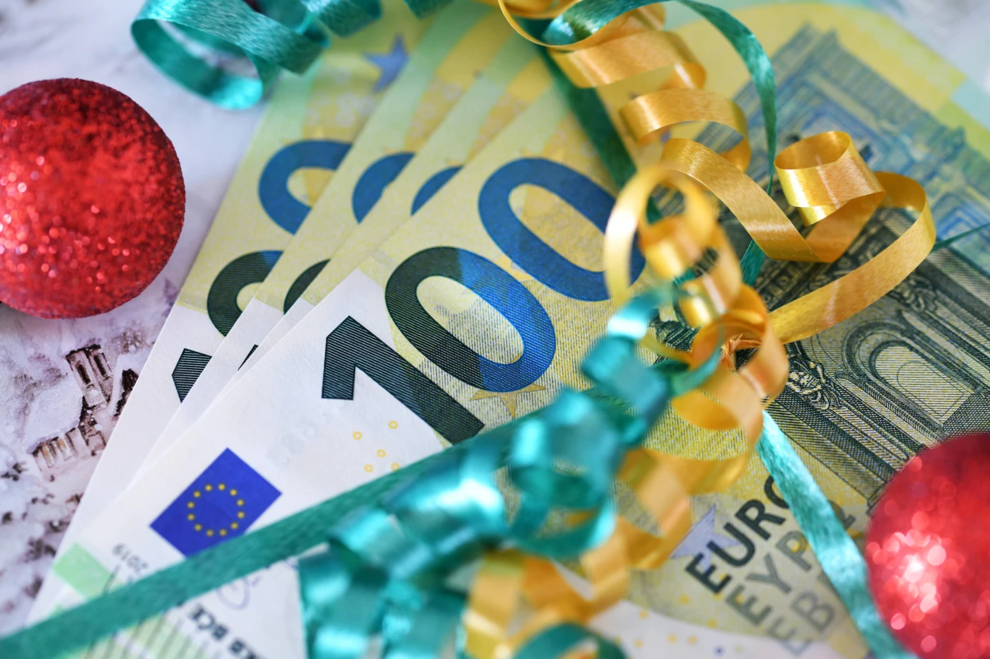 Fette-Summen-So-viel-Weihnachtsgeld-erhalten-jetzt-nur-Beamte