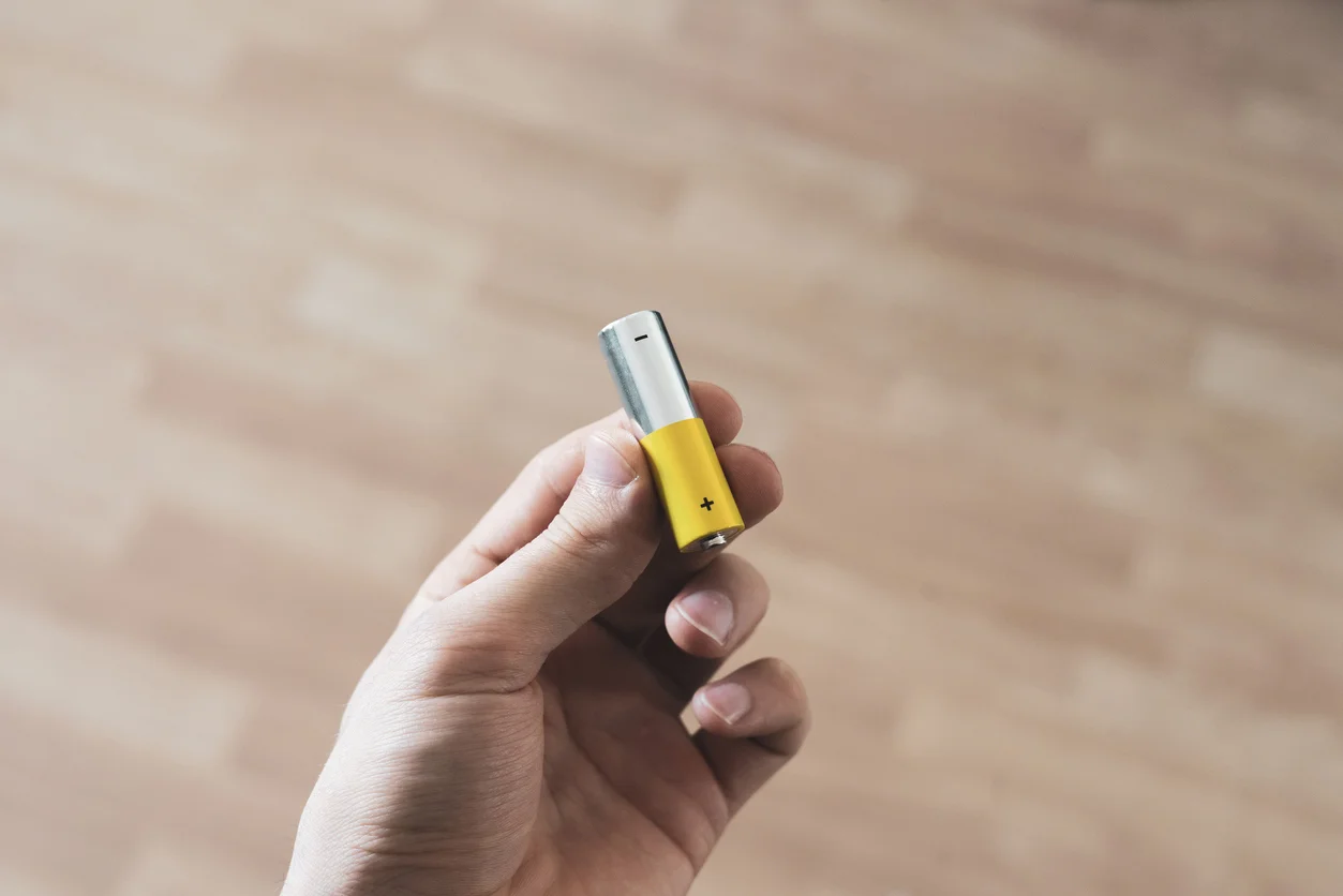 Batterie-einfach-in-M-lltonne-werfen-Bis-zu-2-500-Euro-Bu-geld