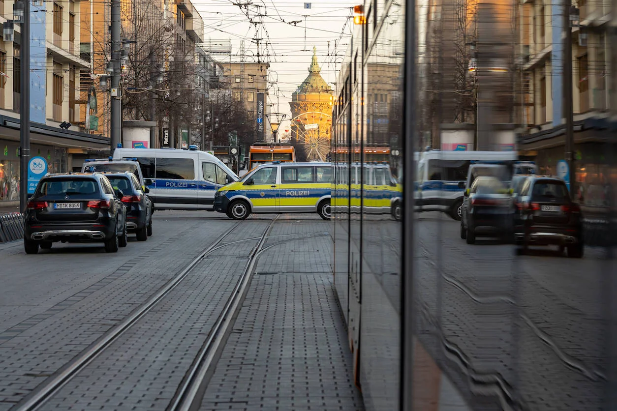 Karlsruhe-14-J-hriger-liefert-sich-Verfolgungsjagd-mit-der-Polizei