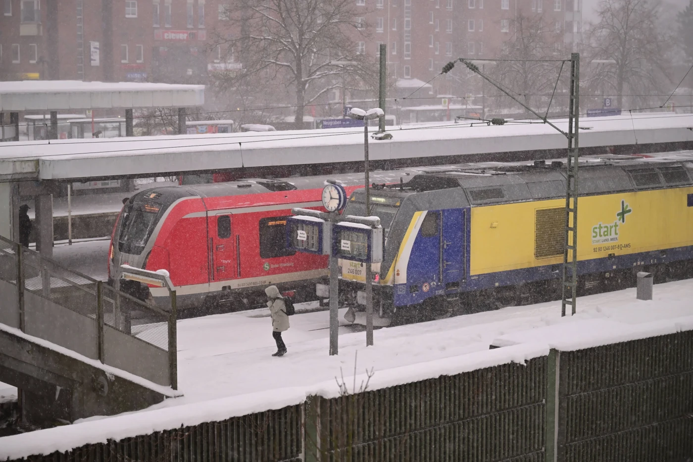 Zahlreiche-Zugausf-lle-Schneesturm-sorgt-f-r-Chaos-in-Karlsruhe