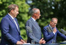 Nach der Kabinettsklausur im brandenburgischen Neuhardenberg stellen Bundeskanzler Merz und Finanzminister Klingbeil im Rahmen einer Pressekonferenz die Ergebnisse vor. Die Regierung plant die Änderung der Steuern mit einer umfassenden Reform.
